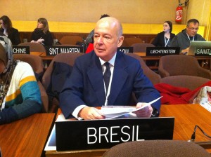 Angelo Oswaldo durante reunião da Comissão de Cultura na 37ª Conferência Geral da Unesco